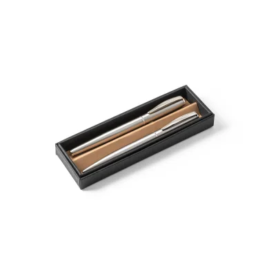 Ella – Set de stylos à bille et rollers avec corps avec clip en acier inoxydable (53% rSS)